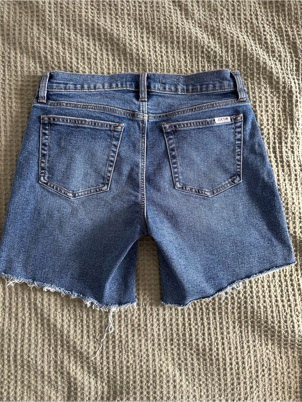 Joe’s Jeans Mid-Thigh Vintage Style Denim Shorts Size 28 Women’s - Picture 2 of 5